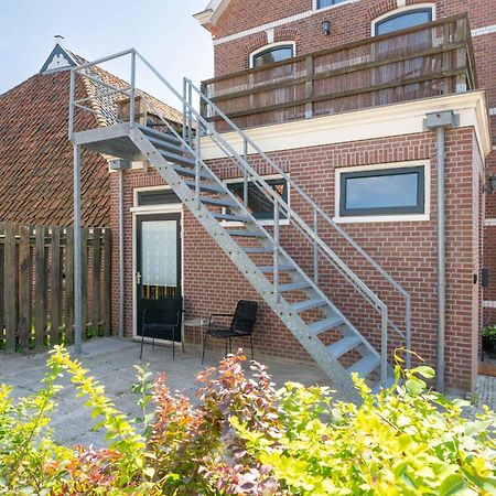 Sfeervol Verblijf In Oude Gemeentehuis Eenrum. Esterno foto