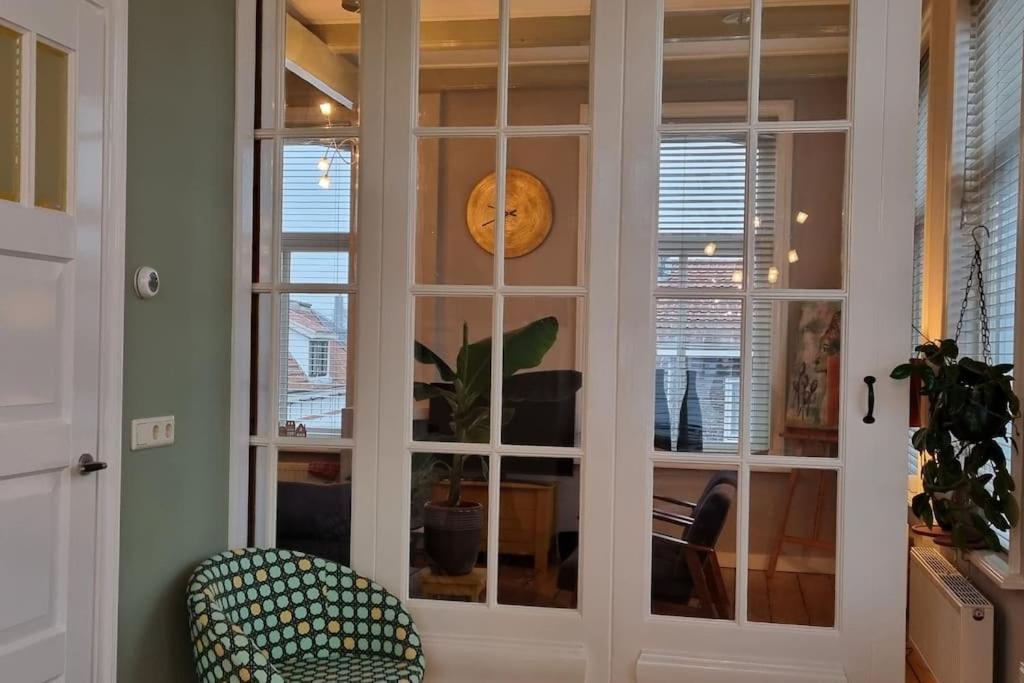 Sfeervol Verblijf In Oude Gemeentehuis Eenrum. Esterno foto