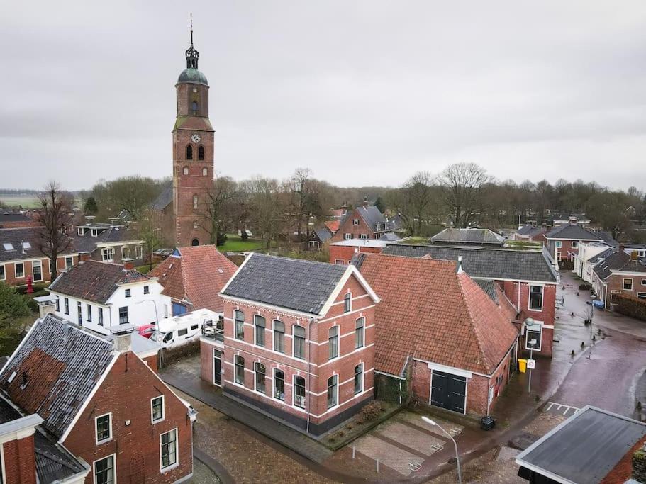 Sfeervol Verblijf In Oude Gemeentehuis Eenrum. Esterno foto