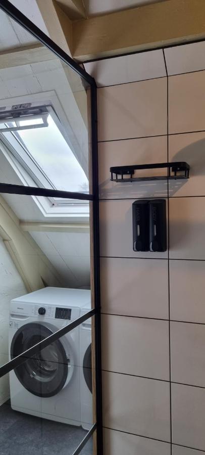 Sfeervol Verblijf In Oude Gemeentehuis Eenrum. Esterno foto