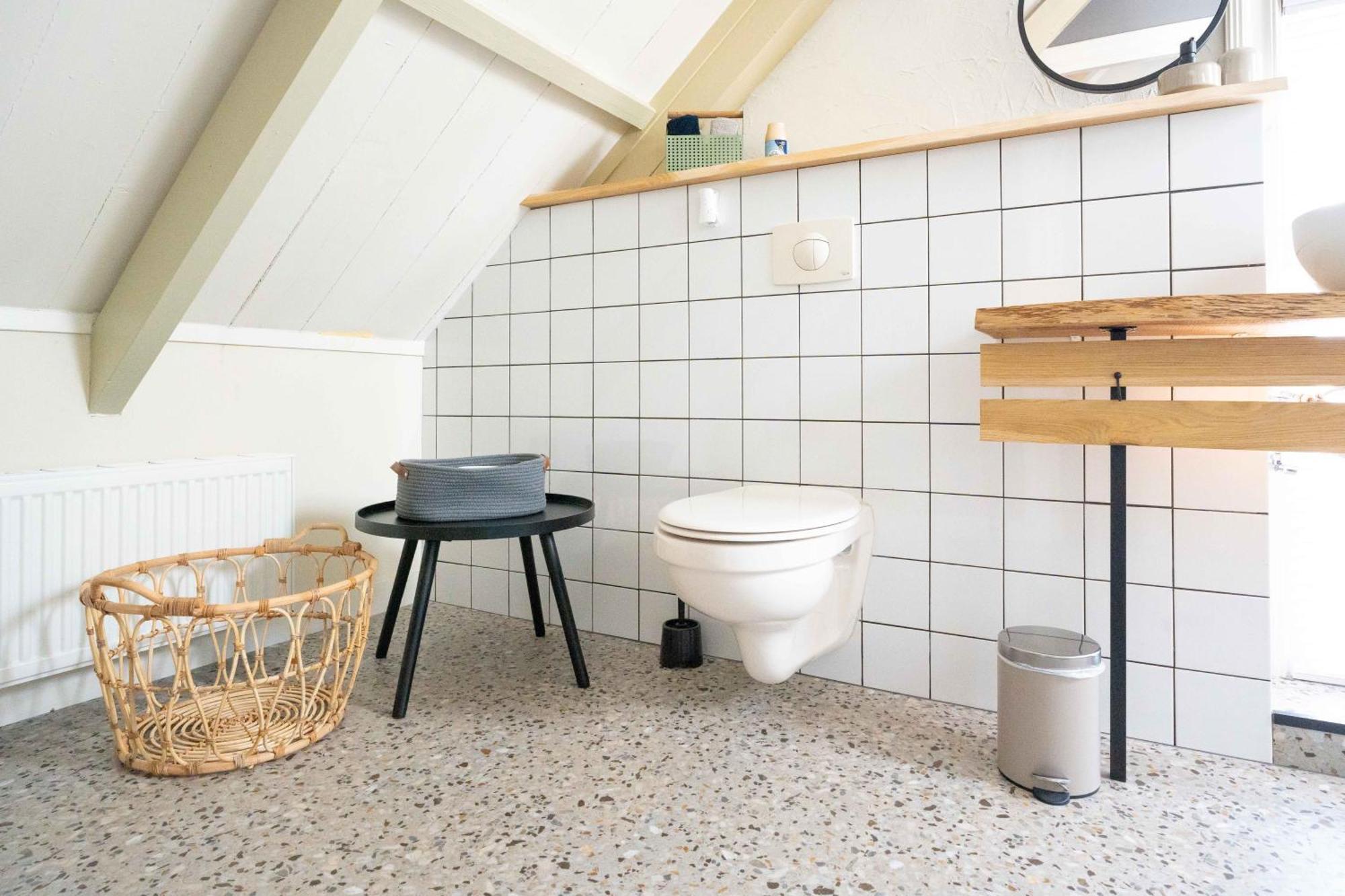 Sfeervol Verblijf In Oude Gemeentehuis Eenrum. Esterno foto