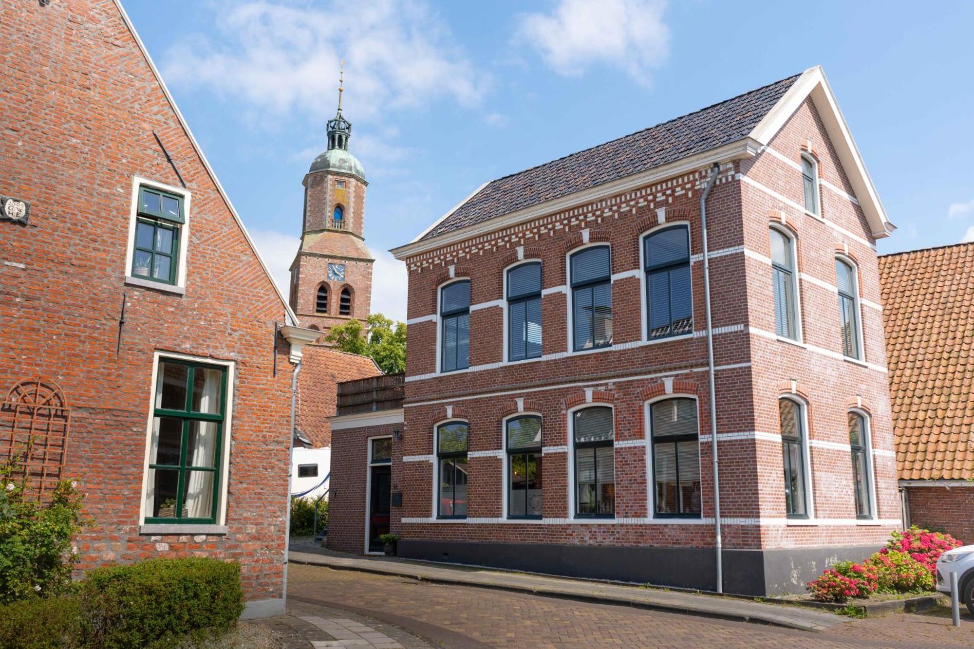 Sfeervol Verblijf In Oude Gemeentehuis Eenrum. Esterno foto